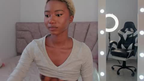 Savannahwildee online show from October 2025 02:40:02 PM