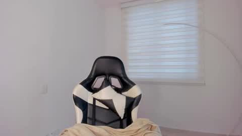 Savannahwildee online show from June 2026 12:00:01 PM