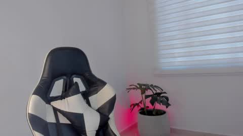 Savannahwildee online show from July 2026 12:20:02 PM
