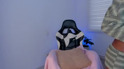 Savannahwildee online show from August 2026 12:08:02 PM