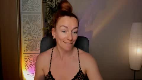 Snapshot of save_the_qween chatting on May 2026 12:23:02 PM save the qween online show from May 2026 12:23:02 PM