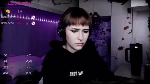 pronoun she. name Mary. age 21. online show from February 2025 04:59:02 AM