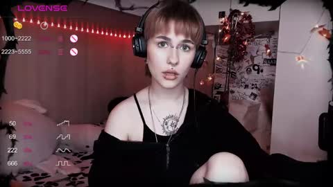 pronoun she. name Mary. age 21. online show from February 2025 03:16:02 PM