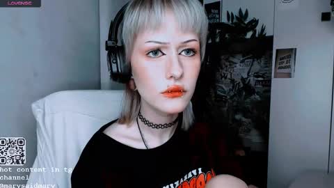 pronoun she. name Mary. age 21. online show from September 2025 12:48:02 AM
