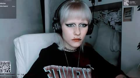 pronoun she. name Mary. age 21. online show from October 2025 04:06:02 PM