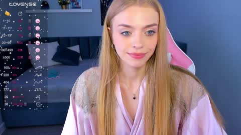 Snapshot of sayl0r_moon chatting on December 2024 03:04:02 AM Kira GMT 7 Mon Thu-Sun 0800am-0200pm online show from December 2024 03:04:02 AM