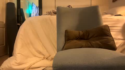 Snapshot of sbshowoff chatting on February 2025 05:25:01 AM Stripper in Training online show from February 2025 05:25:01 AM