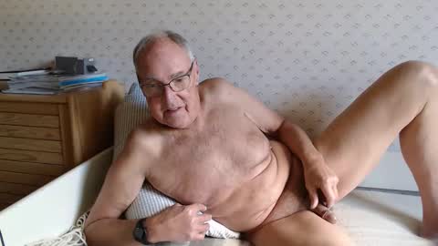 Snapshot of scandxx chatting on October 2025 11:46:02 AM Scand online show from October 2025 11:46:02 AM