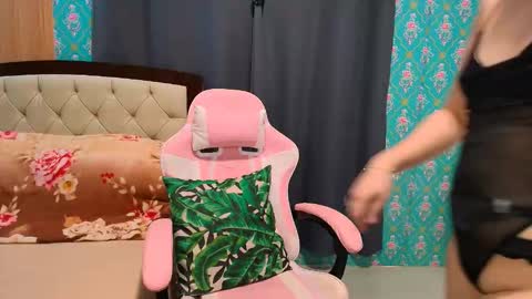 scarlett. online show from September 2025 01:27:01 AM