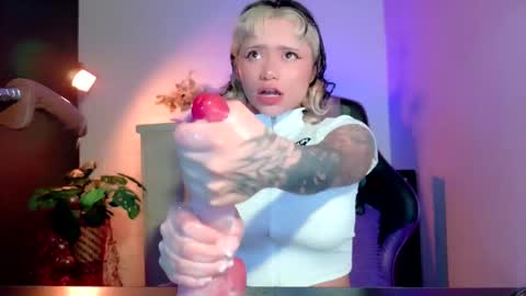 scarlet_gold online show from December 2025 05:06:02 AM