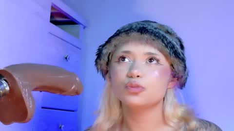 Snapshot of scarlet_gold chatting on April 2026 02:51:02 AM scarlet_gold online show from April 2026 02:51:02 AM