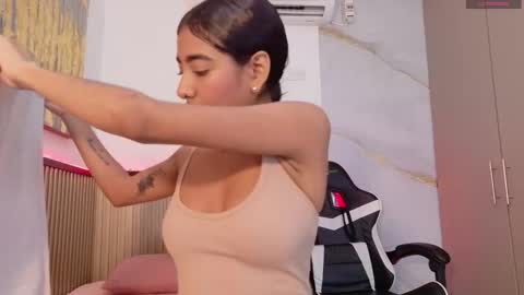 scarlet_vixen_ online show from February 2026 06:18:01 PM