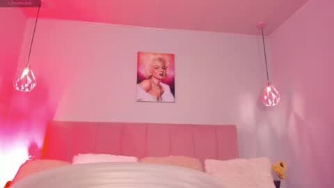 Scarlet  online show from October 2025 10:19:01 PM