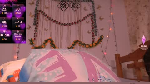 Snapshot of scarlethh_hott chatting on December 2024 02:03:02 PM scarlethh hott online show from December 2024 02:03:02 PM
