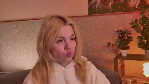 scarletmarney online show from May 2026 04:15:02 PM
