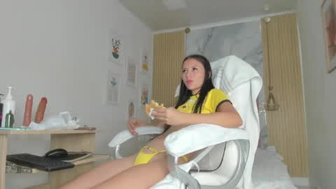 Snapshot of scarletmils chatting on June 2026 01:03:02 PM scarlet online show from June 2026 01:03:02 PM