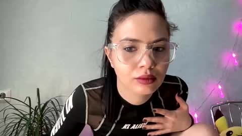 Snapshot of scarletpetal chatting on January 2025 06:43:02 AM scarletpetal online show from January 2025 06:43:02 AM