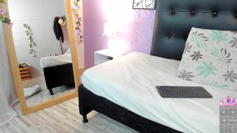 Snapshot of scarlett_1007 chatting on September 2025 11:22:02 AM Scarlett online show from September 2025 11:22:02 AM