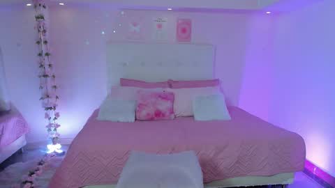 Scarlett  online show from October 2025 01:01:02 PM