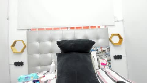 scarlett_fox20 online show from January 2025 12:19:01 PM