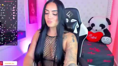 Snapshot of scarlett_luv chatting on September 2025 01:31:02 AM Kim online show from September 2025 01:31:02 AM