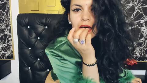 Snapshot of scarlett_w0lf chatting on December 2024 09:06:01 PM Scarlett online show from December 2024 09:06:01 PM