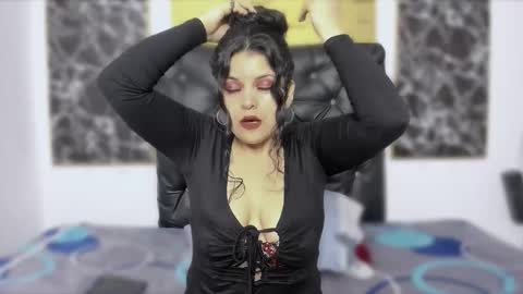 Snapshot of scarlett_w0lf chatting on November 2025 01:33:02 PM Scarlett online show from November 2025 01:33:02 PM