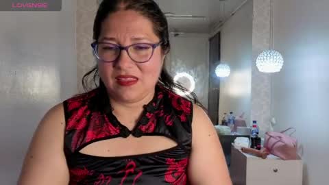 Snapshot of scarlett_widow chatting on June 2026 03:20:02 AM scarlett_widow online show from June 2026 03:20:02 AM