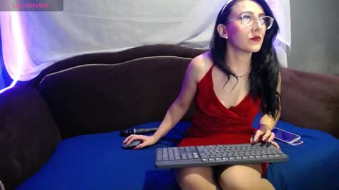 Snapshot of scarlette_32 chatting on December 2024 04:06:01 AM Scarlette online show from December 2024 04:06:01 AM