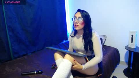 Snapshot of scarlette_32 chatting on January 2025 04:43:01 AM Scarlette online show from January 2025 04:43:01 AM