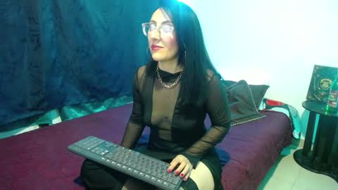 Snapshot of scarlette_32 chatting on February 2025 03:25:01 AM Scarlette online show from February 2025 03:25:01 AM