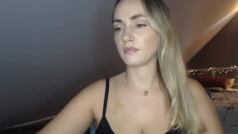 Snapshot of scarlettxblonde chatting on August 2026 02:19:01 PM ScarlettxBlonde online show from August 2026 02:19:01 PM