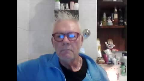 Snapshot of schizzodoro chatting on October 2025 03:51:02 AM schizzodoro online show from October 2025 03:51:02 AM