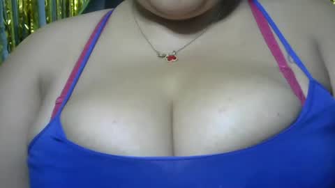 Snapshot of schoco_milf chatting on June 2026 01:07:02 AM mai latina online show from June 2026 01:07:02 AM