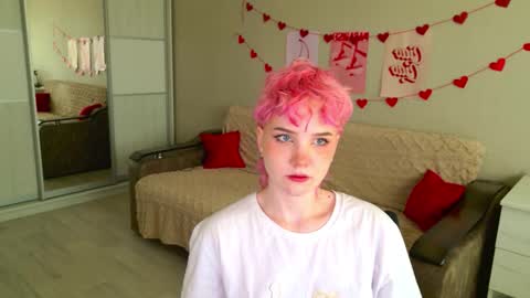 Rina online show from September 2025 11:01:01 AM