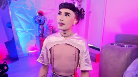     .  INDEPENDENT MODEL online show from March 2026 02:56:01 PM