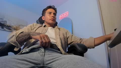 Snapshot of sebastianortizm chatting on January 2025 01:23:02 AM Lucian Sinclair online show from January 2025 01:23:02 AM