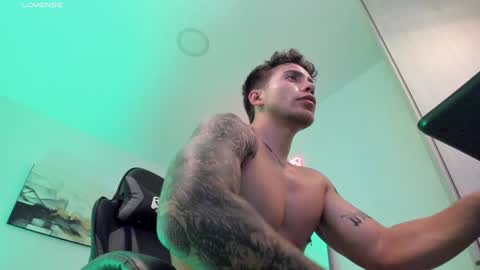 Snapshot of sebastianortizm chatting on February 2025 04:06:01 AM Lucian Sinclair online show from February 2025 04:06:01 AM