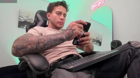 Snapshot of sebastianortizm chatting on March 2025 01:00:02 AM Lucian Sinclair online show from March 2025 01:00:02 AM