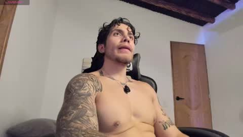 Snapshot of sebastianortizm chatting on May 2026 02:18:01 AM Lucian Sinclair online show from May 2026 02:18:01 AM