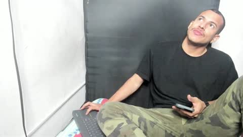 Snapshot of sebastianp13 chatting on December 2024 01:43:02 PM sebatian palacios online show from December 2024 01:43:02 PM