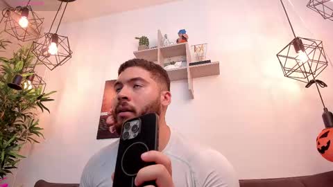 Instagram jeanpaulfit  online show from October 2025 11:01:02 PM