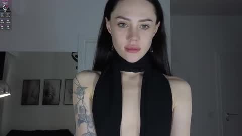 Snapshot of seduced_by_sara chatting on November 2025 09:39:01 PM Sara online show from November 2025 09:39:01 PM