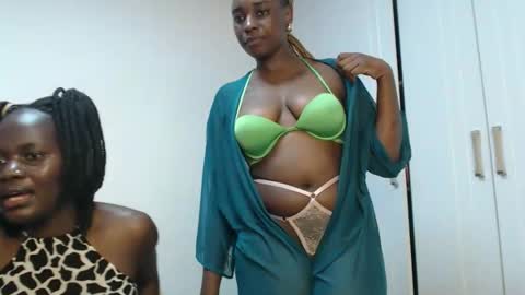 Snapshot of seductive_candie chatting on October 2025 04:30:01 PM Candie online show from October 2025 04:30:01 PM