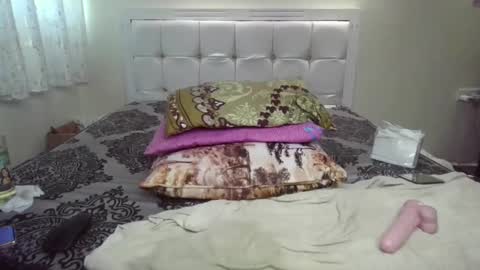 Snapshot of seductive_candybody chatting on December 2024 03:44:02 AM Ms CandyAss online show from December 2024 03:44:02 AM