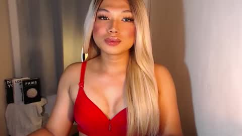 Snapshot of seductivedeluxe69 chatting on September 2025 04:39:02 PM Deluxe online show from September 2025 04:39:02 PM