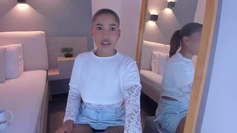 Selena online show from November 2025 10:51:01 AM