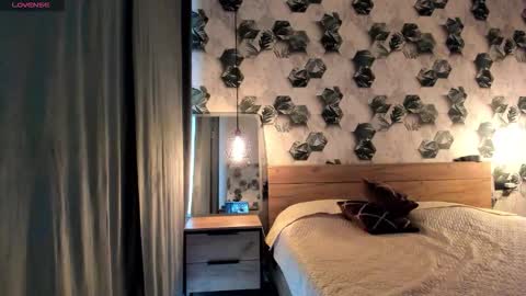 Selena online show from October 2025 04:02:02 AM