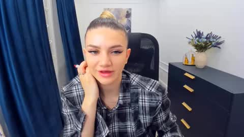 selenaemoore online show from February 2026 05:08:02 AM