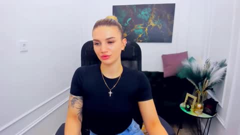 selenaemoore online show from February 2026 07:34:01 PM